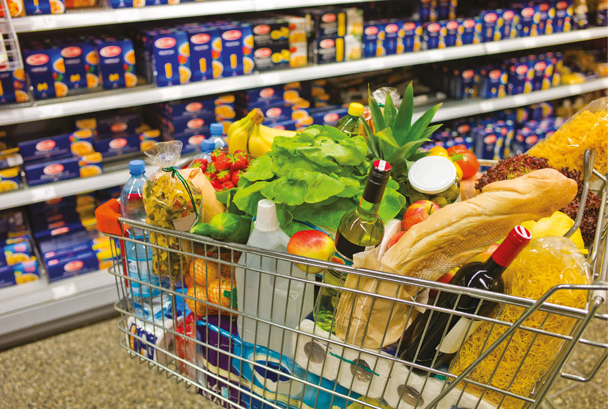 a shopping cart is a transition between the shelves of a supermarket.