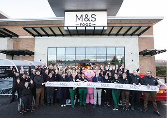 Despite the drizzle, North Coast shoppers flocked to the official opening of Marks & Spencer Coleraine today as the brand-new state of the art foodhall opened its doors to the public for the first time. Team Manager Patricia Woods cut the ribbon on the new 11,500 square foot store in Riverside Retail Park in Coleraine, creating 30 new jobs.