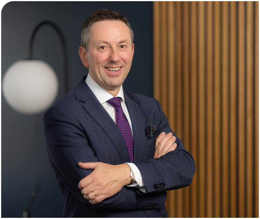A man wearing a suit and tie. Description generated by AI