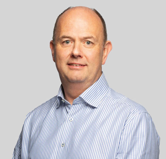 A man wearing a blue and white striped shirt. Description generated by AI