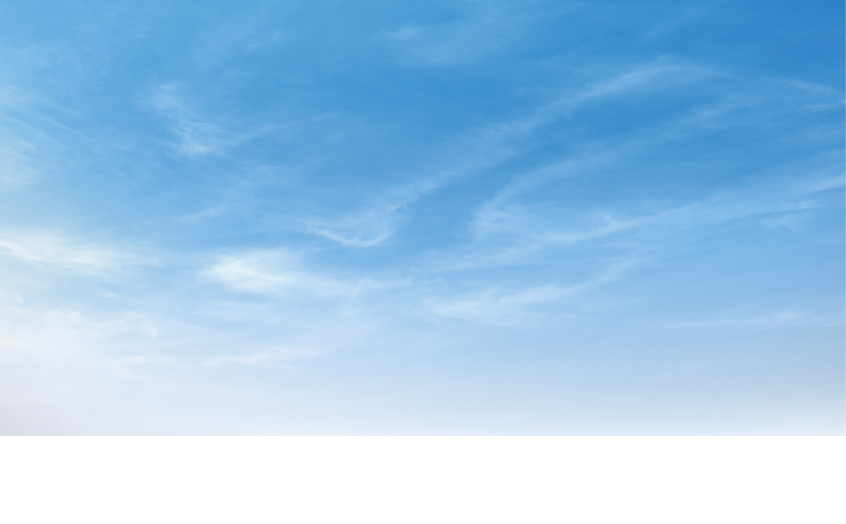 the sky is bright, the fluffy white clouds are quiet.