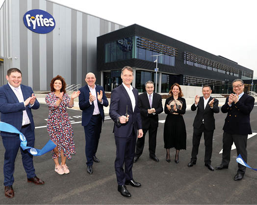 NO REPRO FEE: 29th March 2022. Fyffes Chief Executive Officer, Helge Sparsoe pictured cutting the tape with board members at the opening of Fyffes new €25 million banana ripening and distribution centre in Balbriggan, North County Dublin. When operating at full capacity the centre will have an output of over 7 million bananas per week – approximating to over 60,000 tonnes annually – all for supply to Irish retailers, wholesalers and food providers, north and south. Pic: Mac Innes Photography 