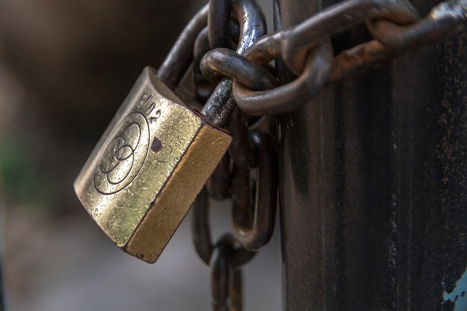 Avoid Xmas retail crime with locksmith tips