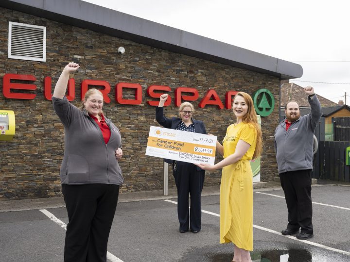 Staff at EUROSPAR Lagan Valley walk 100 miles for Cancer Fund