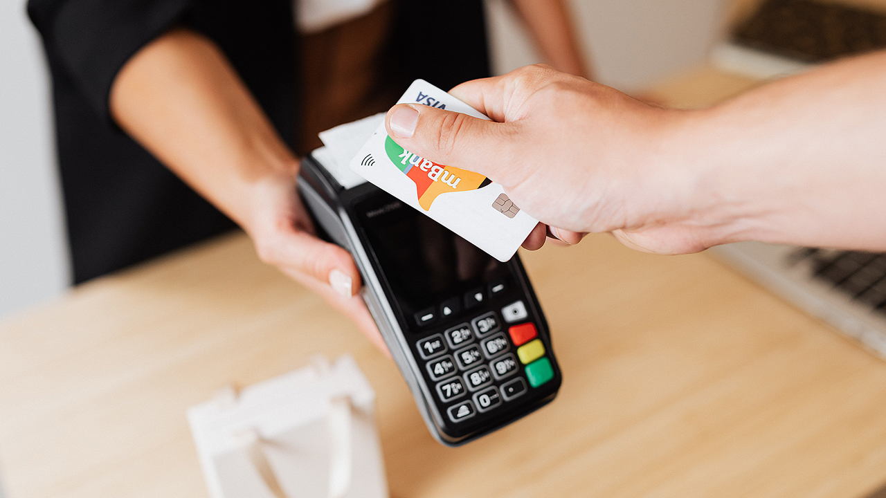 Backing cash payments can help retailers reduce card payment fees, says Volumatic