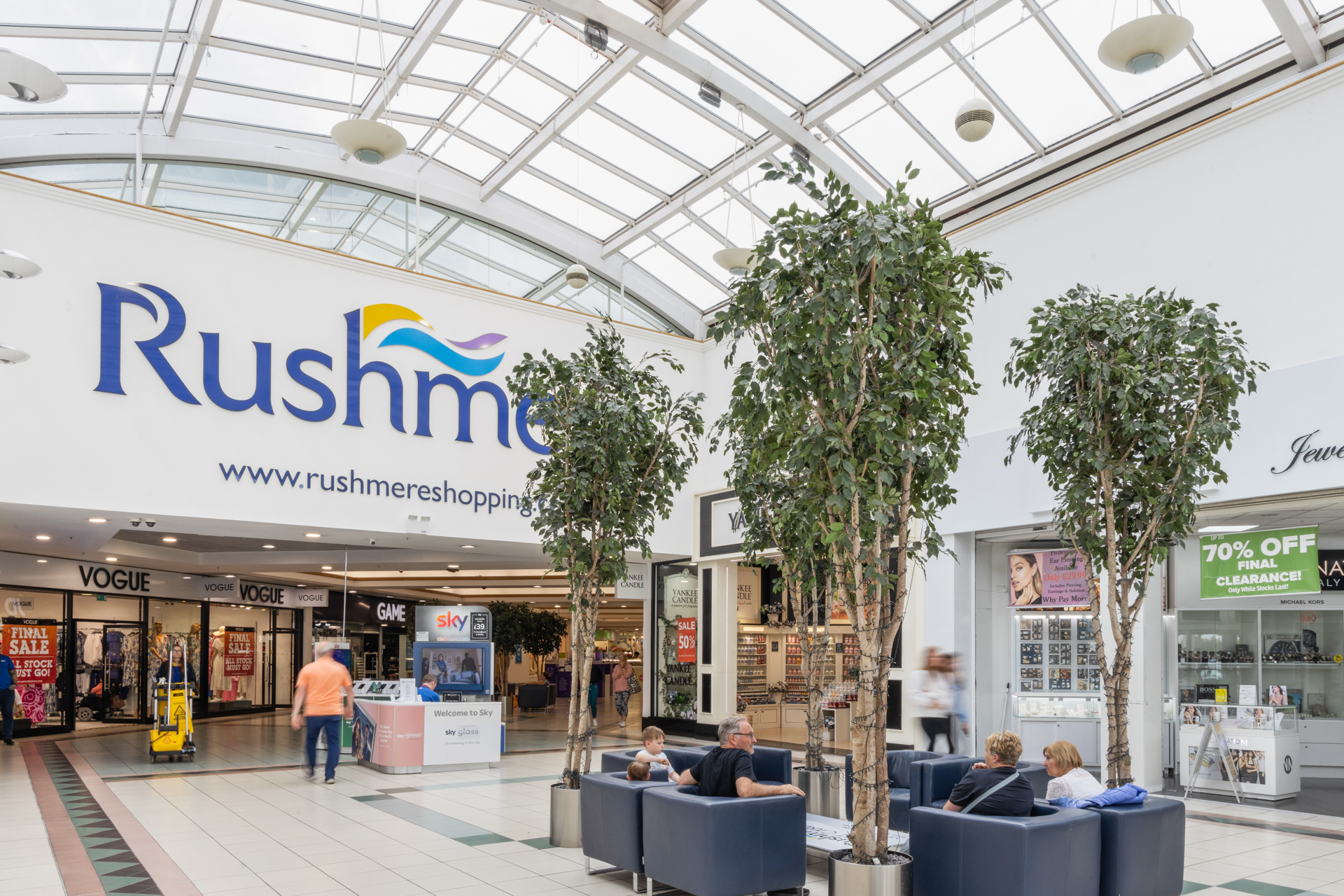 Rushmere Shopping Centre sold to private investors
