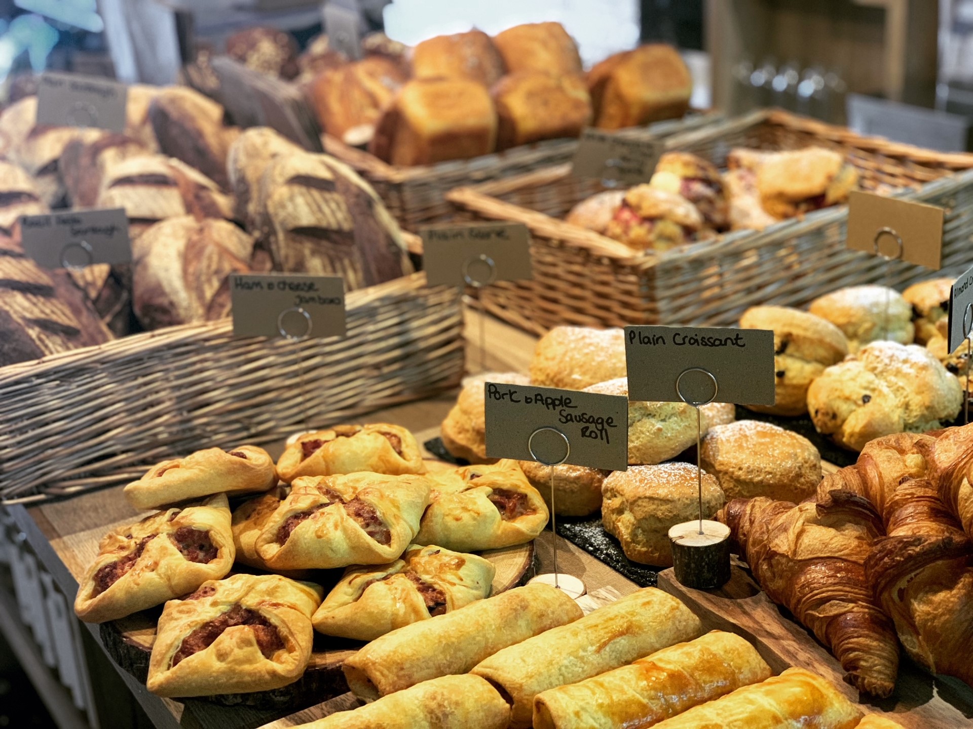 Deli Cious Delicatessen & Artisan Bakery
